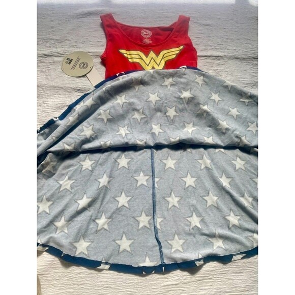 DC Comics Wonder Woman Sleeveless Dress w/ Removable Cape Halloween -Sz Small - Picture 6 of 15